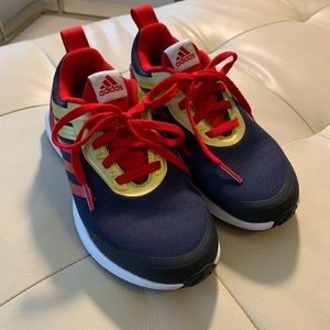 ADIDAS-MARVEL CAPTAIN MARVEL RAPIDARUN SHOES